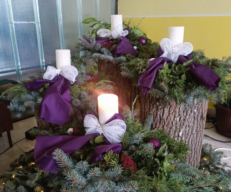 Prva adventska svijeća